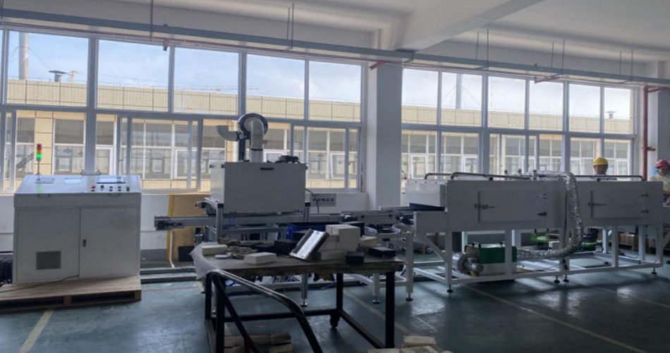 东升国际特瓷陶瓷橡胶复合衬板硫化喷胶线